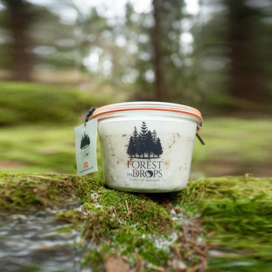 Forest in drops - Body Scrub - Duft fra Norsk skog - Havsalt fra Jordan - 340g